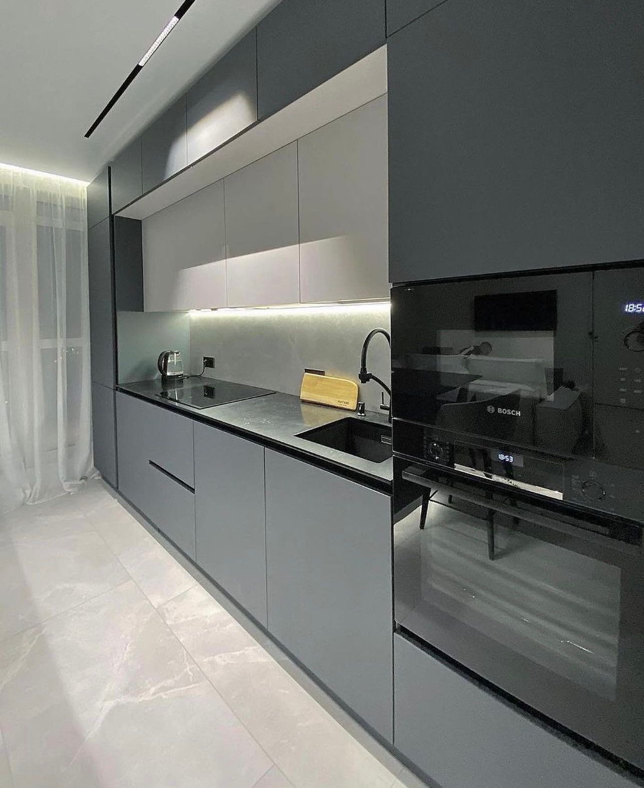 Modern Bahraini aluminum kitchens