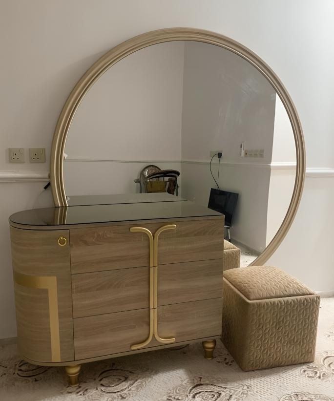 Dressing table